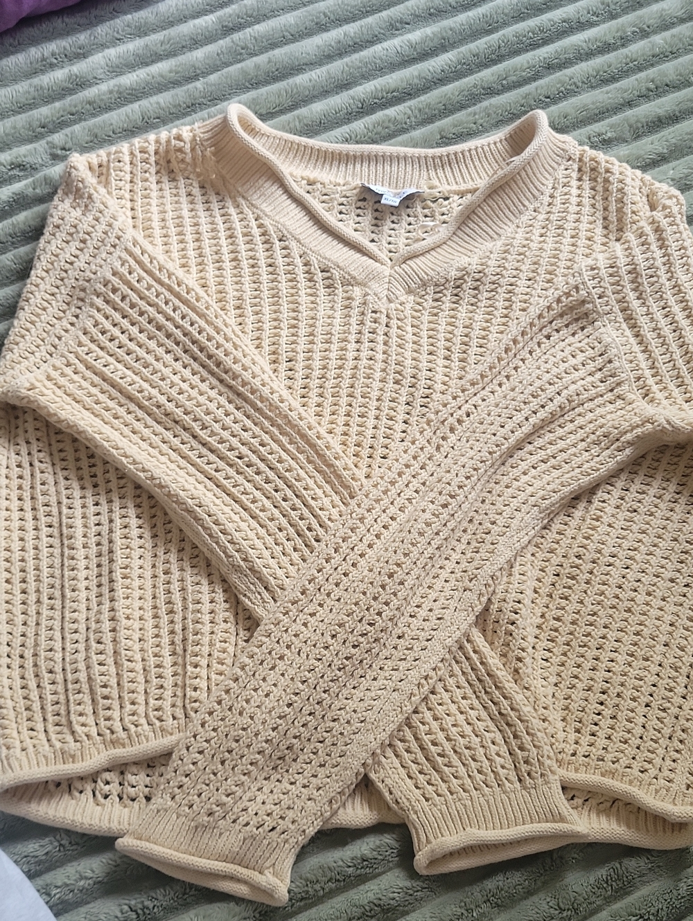 Women’s Cream Open-Knit V-Neck Sweater